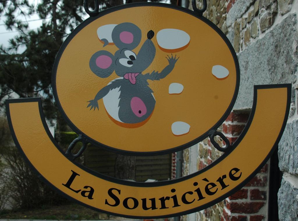 La Souriciere Villa Silenrieux Exterior photo